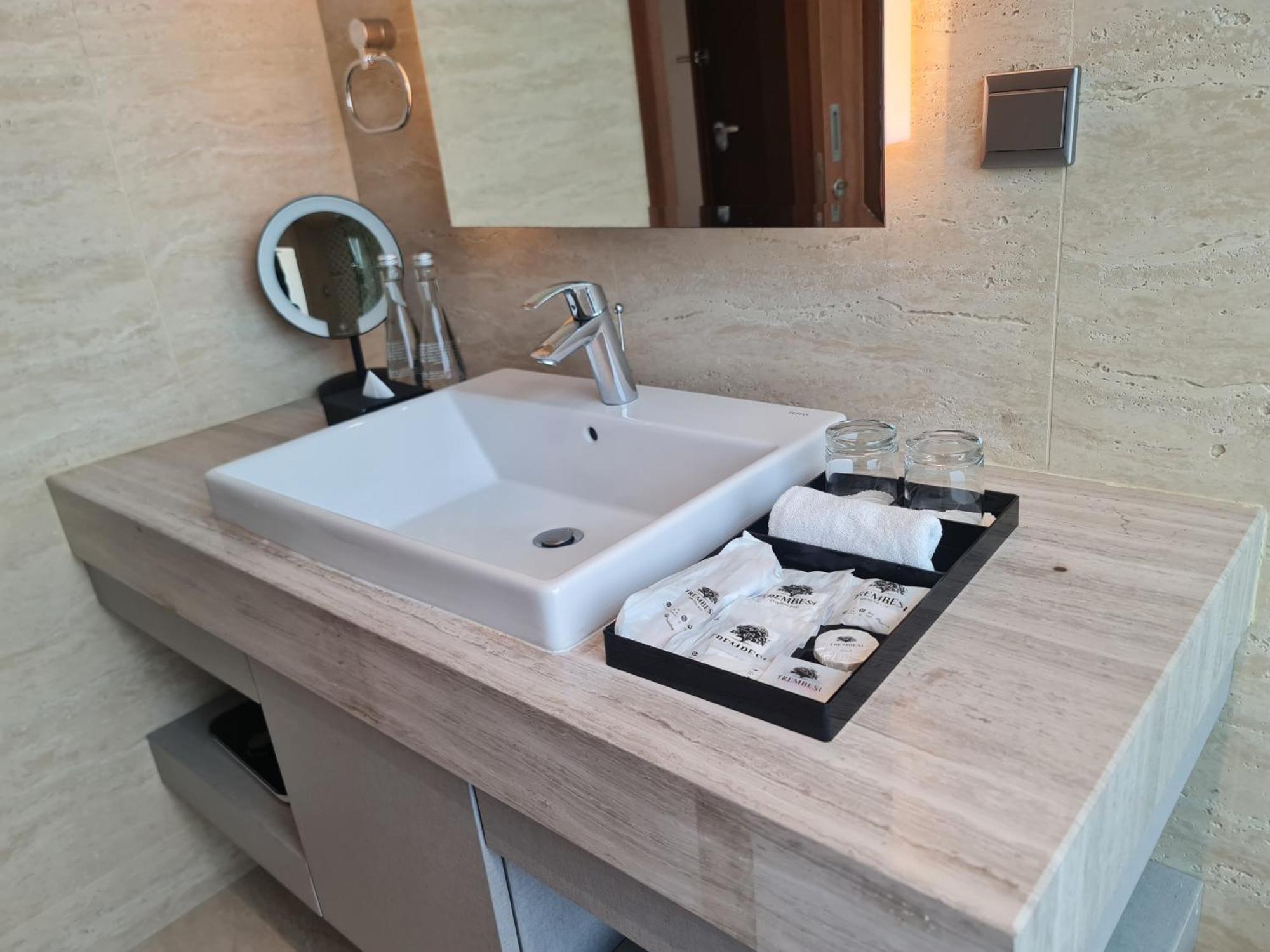 Trembesi Hotel سيربونغ المظهر الخارجي الصورة