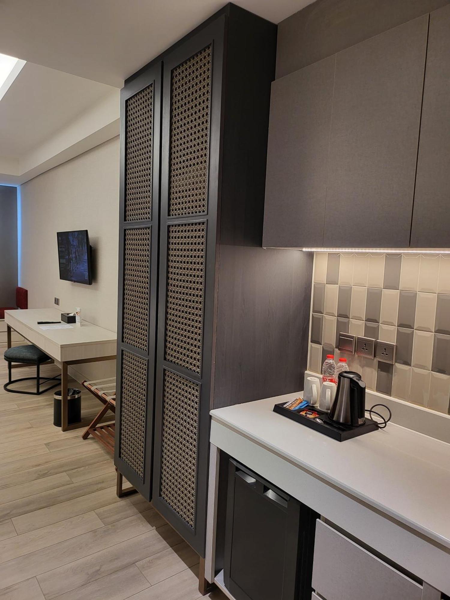 Trembesi Hotel سيربونغ المظهر الخارجي الصورة